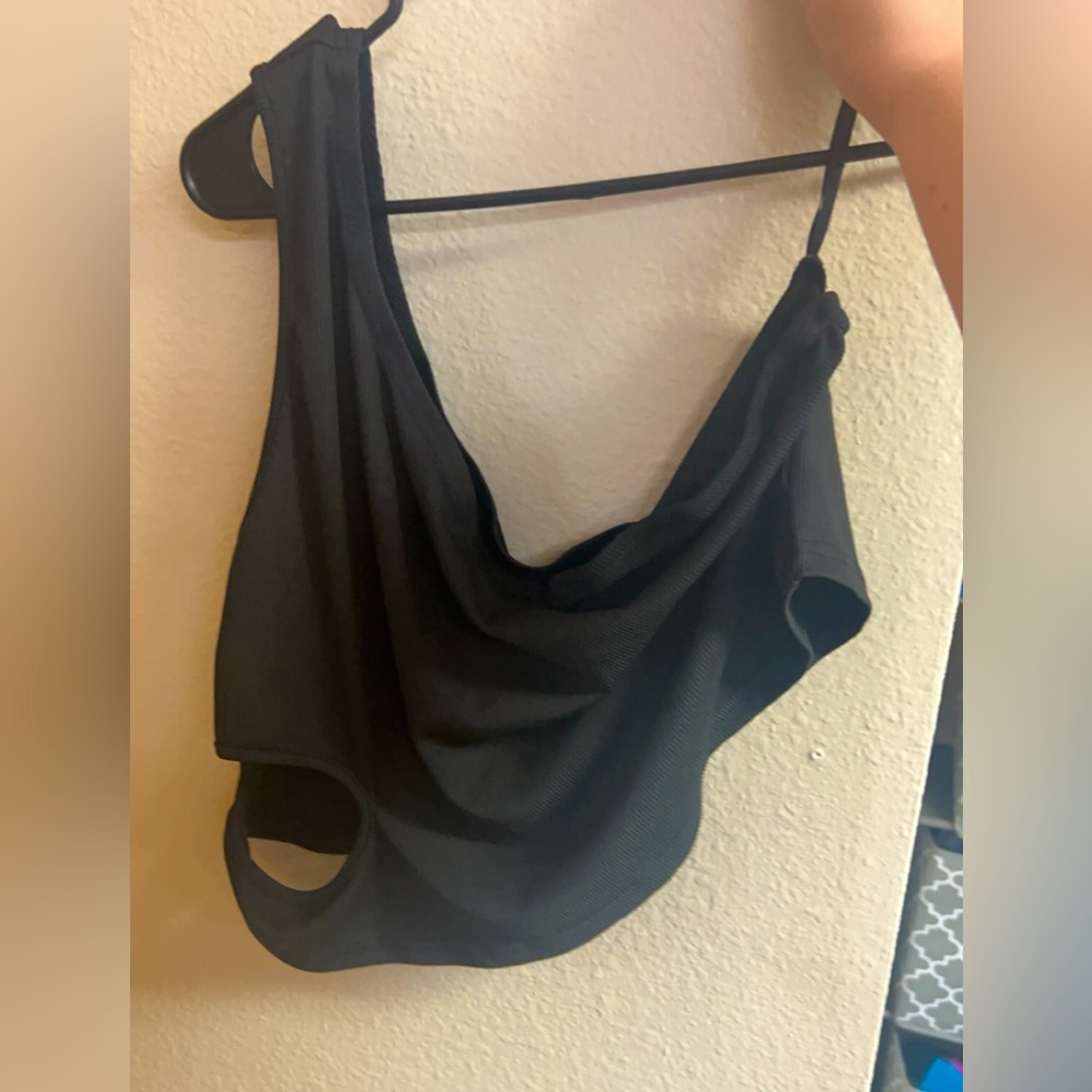 Women’s one shoulder crop top